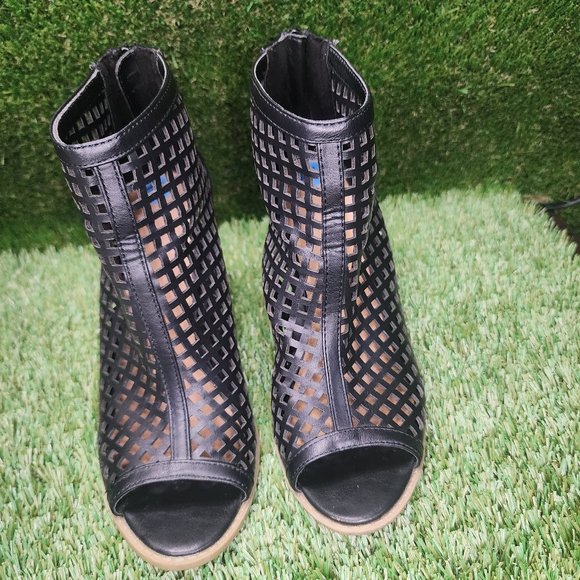 REPORT | Black Leather Caged Bootie in Good Condition - Picture 4 of 5